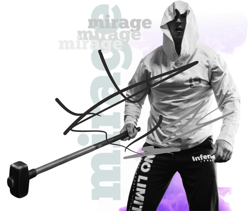 Посетитель с гантелями