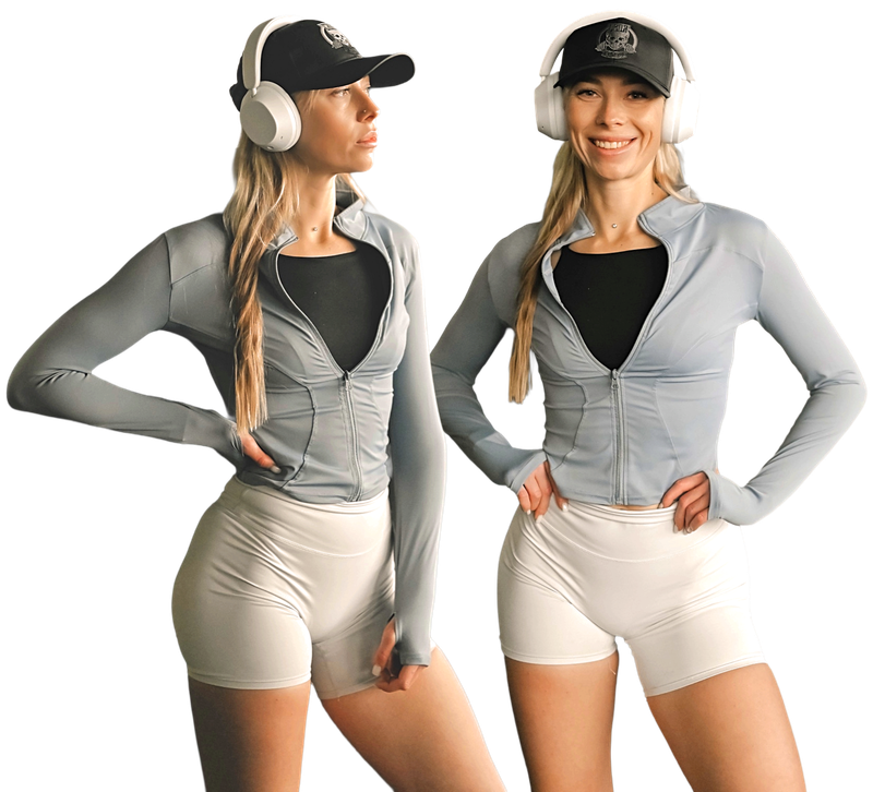 Посетитель с гантелями